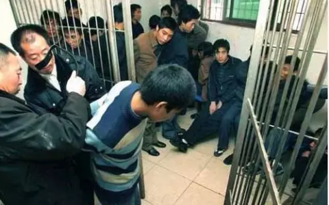 因欠信用卡坐牢真实案例及谈谈欠信用卡15万判刑几年