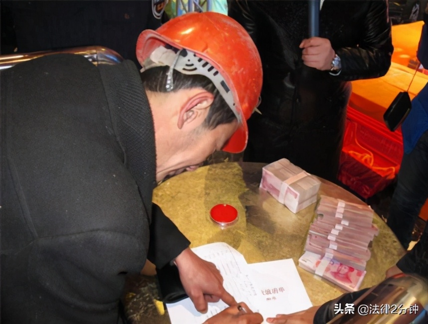 2025年工伤律师费用收取标准及举例40万的工伤赔偿律师费多少