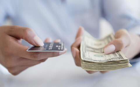 做了三年催收的老司机，一天300个电话，一年赚65万