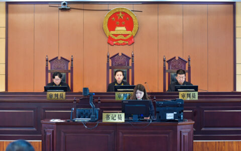 防止被告转移财产，如何向法院申请财产保全？