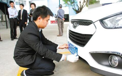 新买汽车上牌需要多少钱呢？下面我们就来了解下汽车上牌的相关知识