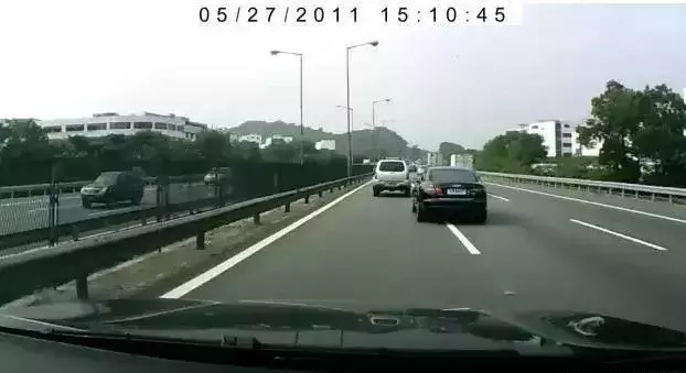 我!不!服!刚拿驾照1年不能单独上高速?看完懂了……