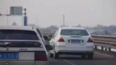 我!不!服!刚拿驾照1年不能单独上高速?看完懂了……