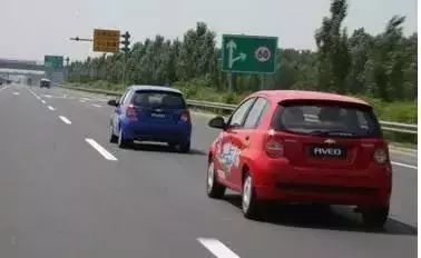 我!不!服!刚拿驾照1年不能单独上高速?看完懂了……
