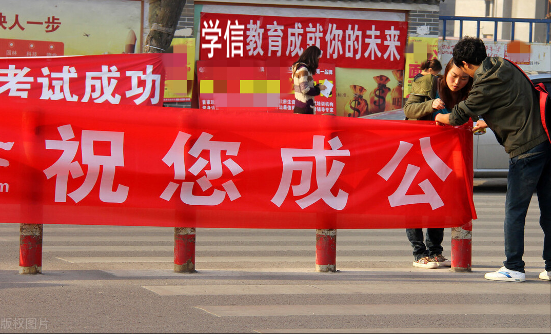 公务员请病假,扣多少工资?