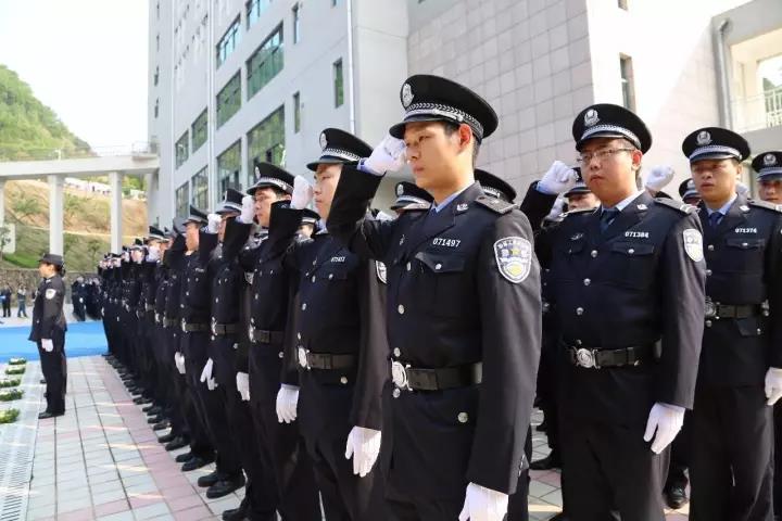 重磅!退休警衔津贴将纳入社保基金发放