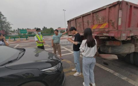 开车出了事故，认定对方全责，对方拖着不解决怎么办？