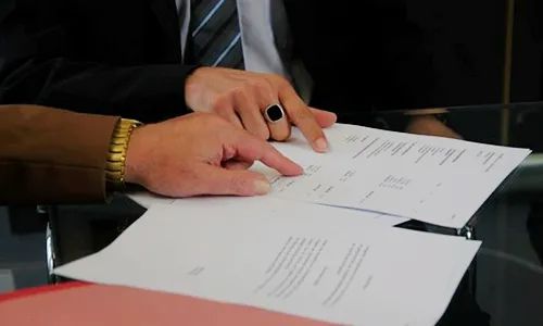 员工医疗期满公司辞退怎么赔偿？
