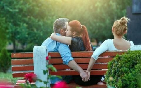 夫妻中一方婚内出轨财产怎么分割？