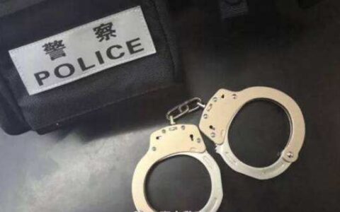 维权恶意堵大门，这种行为触犯法律
