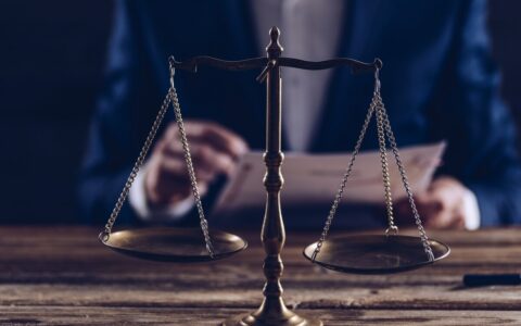 故意伤害量刑标准金额及详解故意打人轻微伤法律处理方法