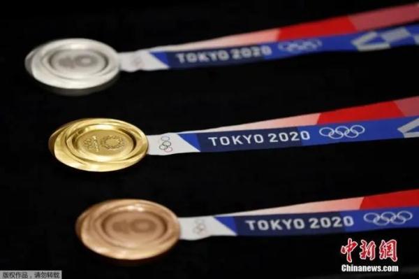 “自己的金牌已经掉了一大块皮!”,这位奥运冠军,上热搜了