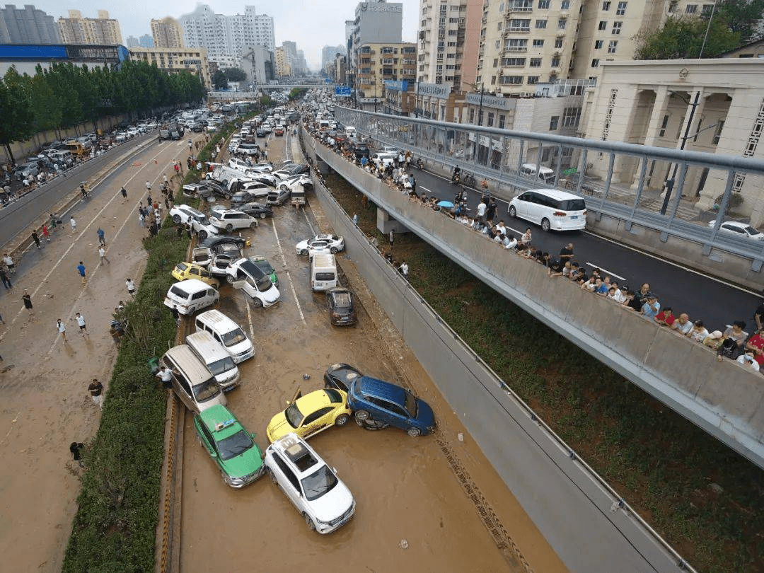 被郑州暴雨淹没的车 后来都怎样了？你会买泡水二手车吗