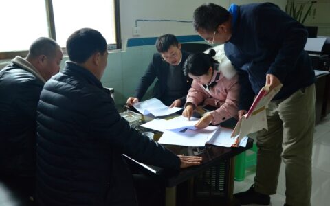 观山湖区有一家“又红又专”的律师事务所