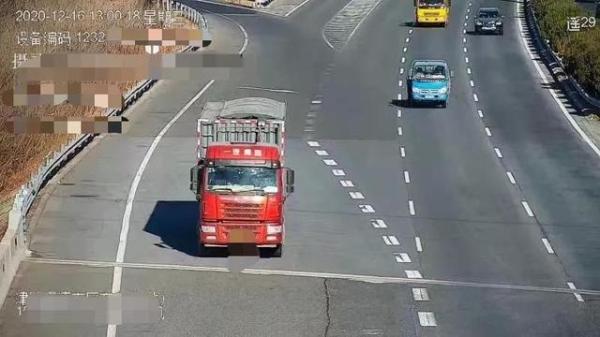 高速路上危险倒车 驾驶证一次记满分