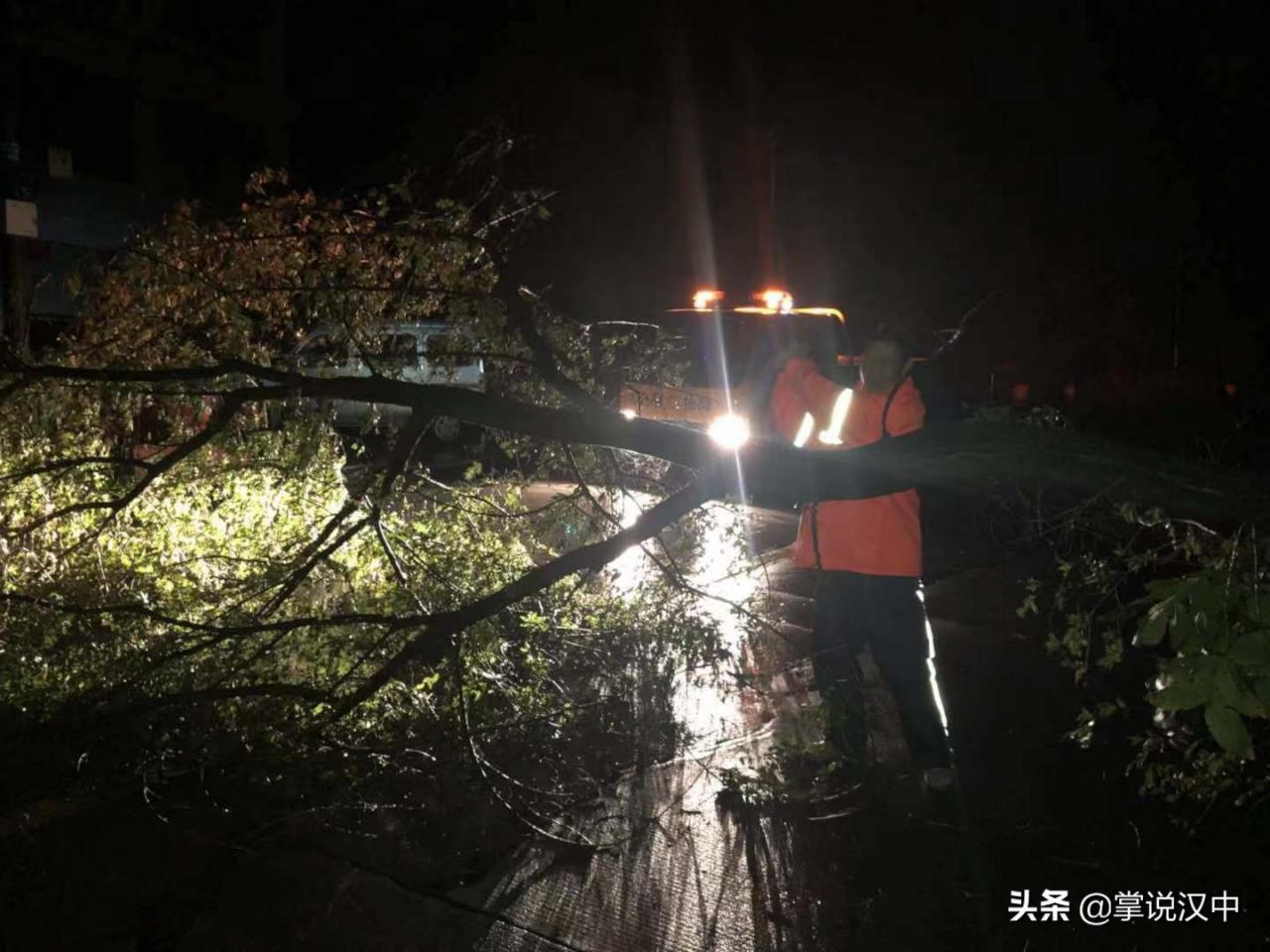 最大降雨量235.2毫米 勉县突降大暴雨干群齐心抗灾自救