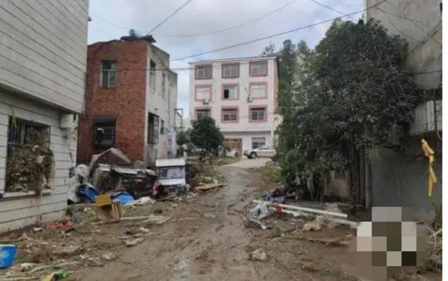 湖北柳林暴雨21人遇难，积水最深达5米，妻子发诀别短信：床下有存款