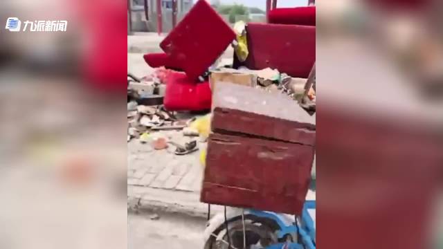 实拍洪灾过后的河南卫辉:满目疮痍,街道上垃圾成堆