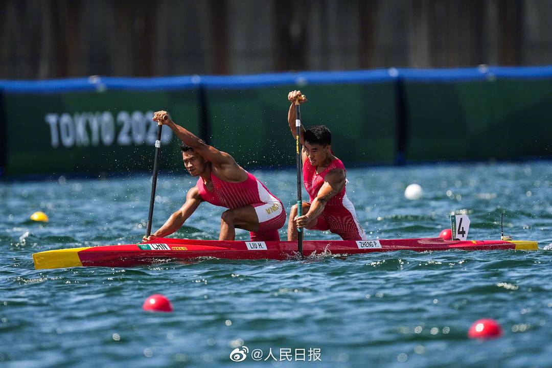 双龙出海!刘浩/郑鹏飞男子1000米双人划艇摘银