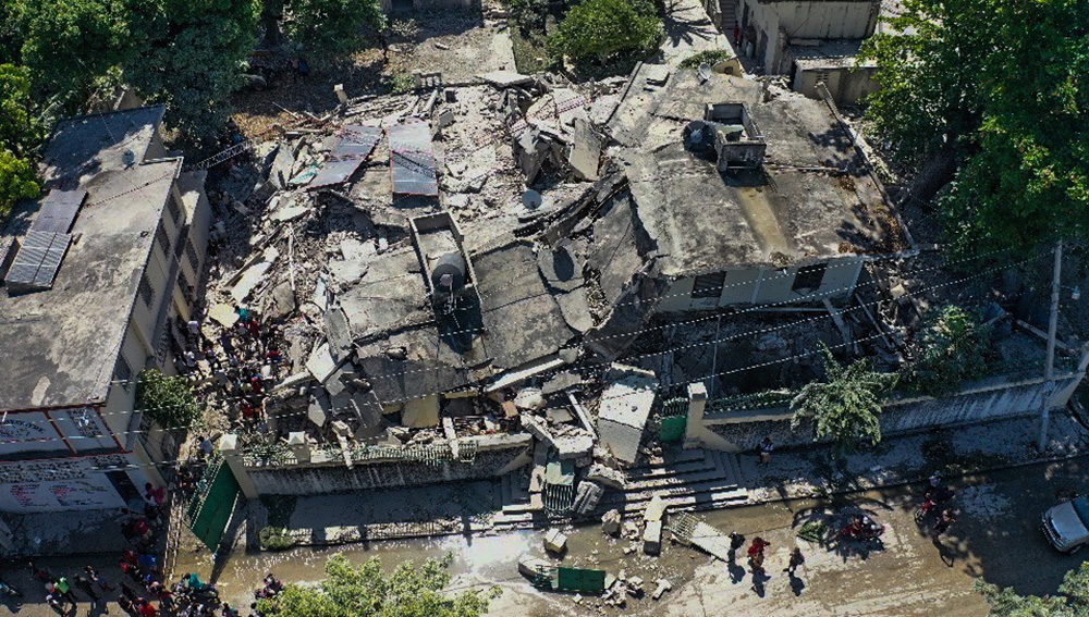 早安·世界|海地地震死亡人数升至304人,全国进入紧急状态