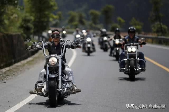 摩托车如何上高速,提前知道这几件事,放心大胆上
