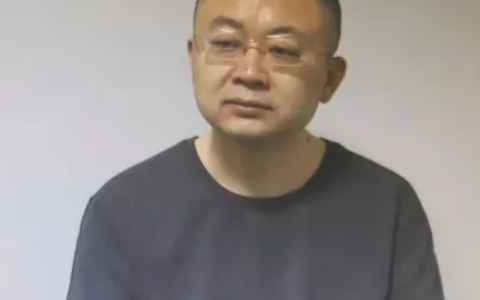 已有合法配偶的常务副市长，化名与特定关系人举办婚礼，还大操大办