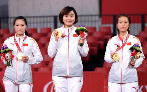 汶川地震失去右腿女孩残奥夺金及王睿失去右腿依然努力