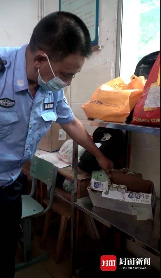不让带牛奶进校园 四川渠县两学生校门口连喝奶11盒!涉事校长被约谈整改