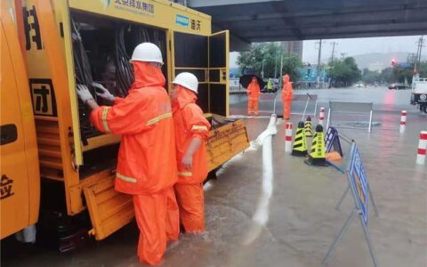 北京暴雨多车被淹公交车进水及经过紧急抽排排水集团已完成处置