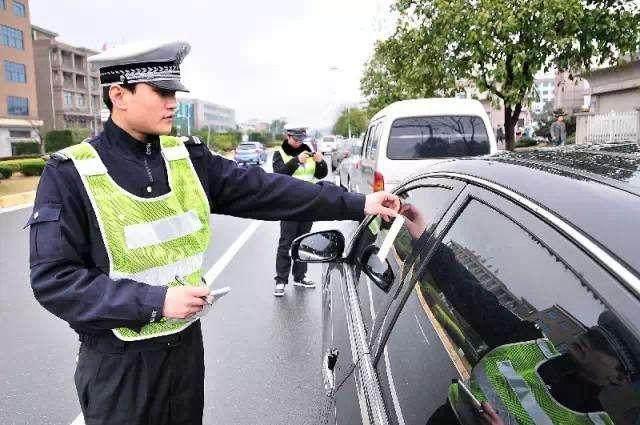 汽车违章后多久会收到信息?交警:超过这个时间基本没事