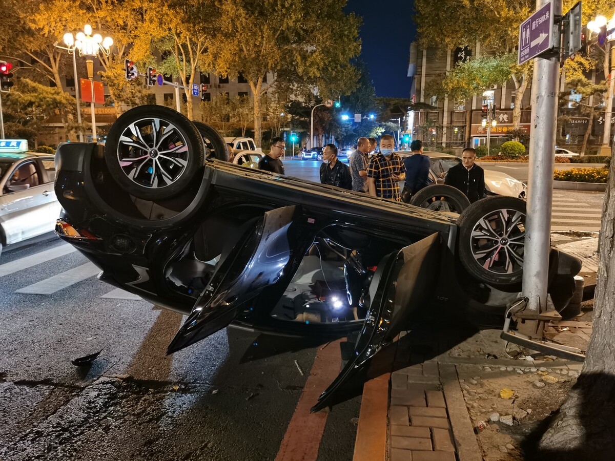 发生交通事故后，伤者医疗费的解决方法