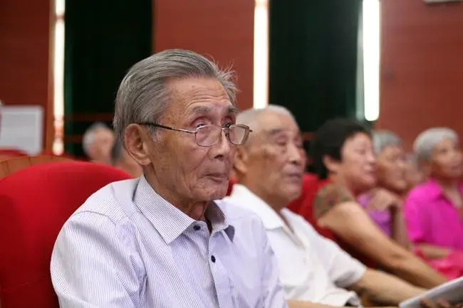 公务员、军人、退役军人多少岁退休？工作30年或25年，或55岁？