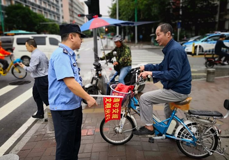 饮酒后能不能骑电动车被明确，酒后骑车会怎么罚？交警：会被判刑