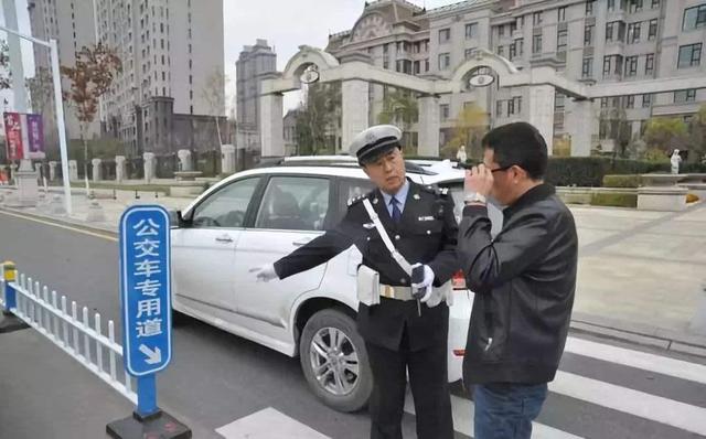 不是自己的车，驾驶证出现违章怎么交罚单