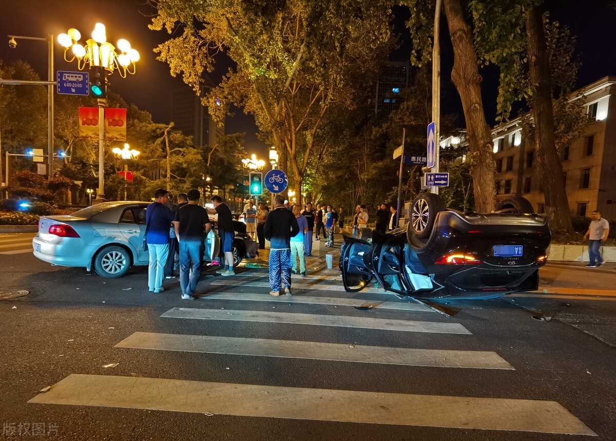 发生交通事故后，伤者医疗费的解决方法