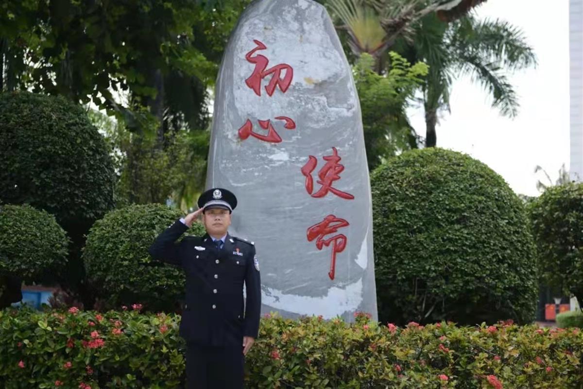 云南38岁缉毒警抓毒贩时牺牲，同事：很少见面但知道他的战果