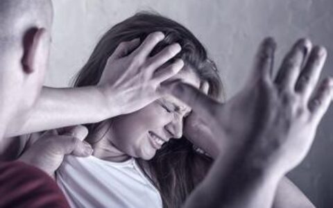 女子拒绝同事表白后遭辱骂及男子已被警方依法拘留