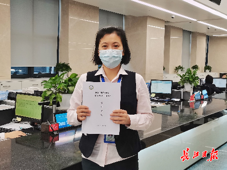 施工许可在哪办、找谁办、怎样办？审批人员自创高效“办事指南”