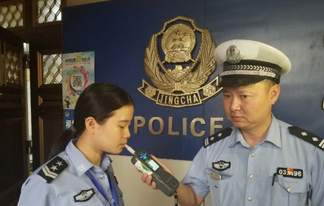 吃两个蛋黄派真的被测出“醉驾” 好在交警这样说