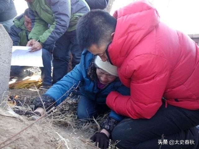 18岁儿子被误判死刑枪决，父母九年奔波讨公道，怎一个痛字了得？