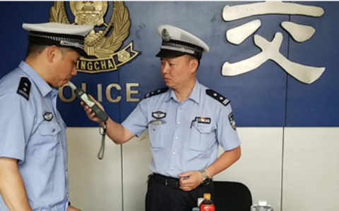 吃两个蛋黄派真的被测出“醉驾” 好在交警这样说