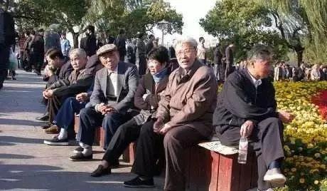 计划生育过头了？不计划生育现在会怎样？说说建国后生孩子那些事