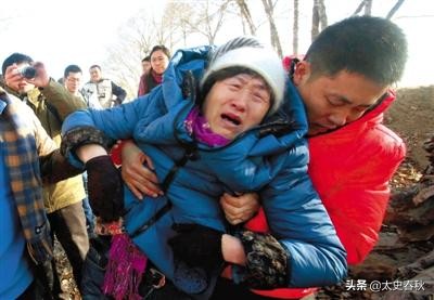 18岁儿子被误判死刑枪决，父母九年奔波讨公道，怎一个痛字了得？