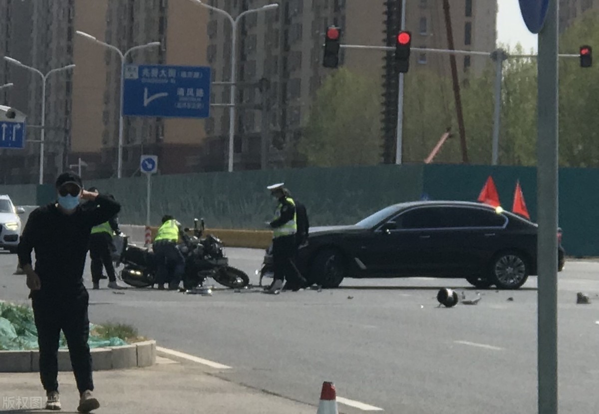 在交通事故中，受伤人员的医疗费都包括哪些内容？