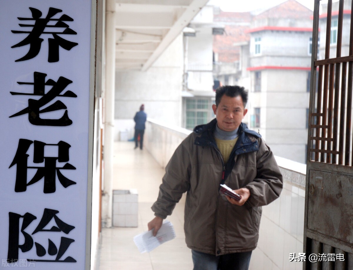 职工跨省就业后，养老金在哪领，异地退休对养老金高低有影响吗？
