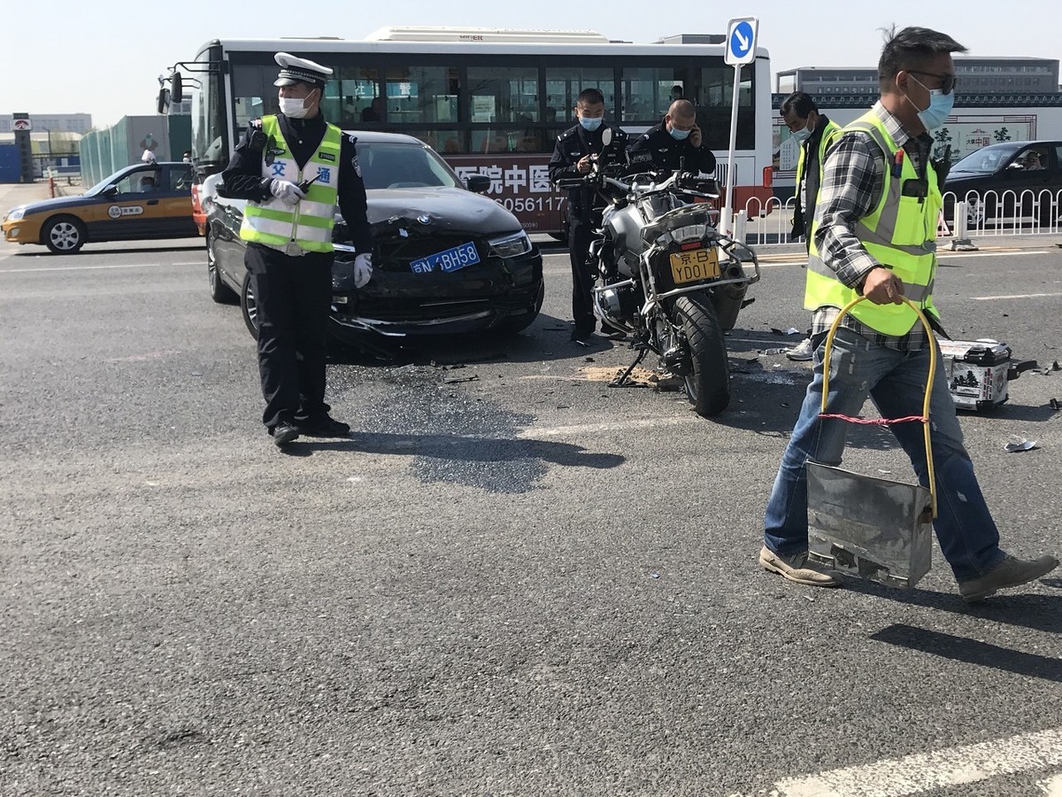 在交通事故中，受伤人员的医疗费都包括哪些内容？