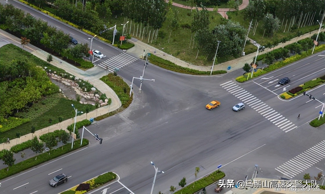 没有红绿灯的路口该怎么过，出了事故谁负责？新老司机都要看！