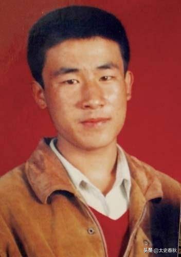 18岁儿子被误判死刑枪决，父母九年奔波讨公道，怎一个痛字了得？
