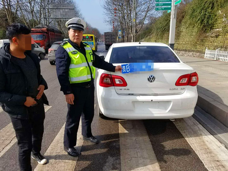 驾驶证扣分新规来啦，开车打电话扣3分