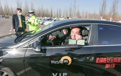 60岁以上的老年人如何考电动车、三轮车、四轮车驾照，答案来了